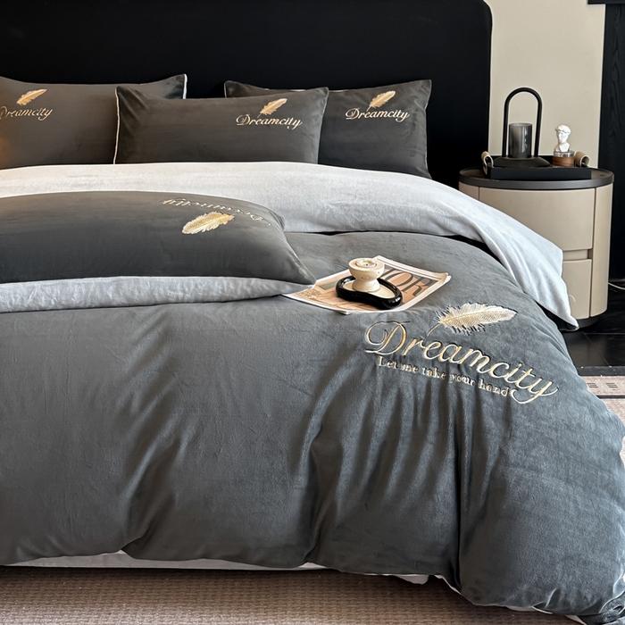 91家纺网 家纺一手货源 找家纺 如一 2025新款水晶绒双拼刺绣四件套轻羽系列-系列二 轻羽-深灰银