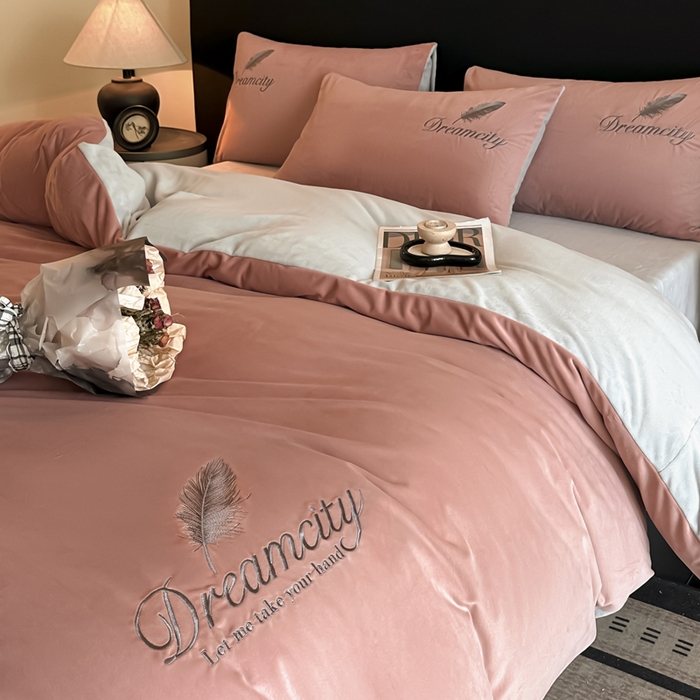 91家纺网 家纺一手货源 找家纺 如一 2025新款水晶绒双拼刺绣四件套轻羽系列-系列二 轻羽-豆沙灰