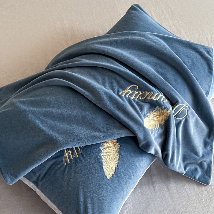 91家纺网 家纺一手货源 找家纺 如一 2025新款水晶绒双拼刺绣四件套轻羽系列-系列二 轻羽-雾蓝灰