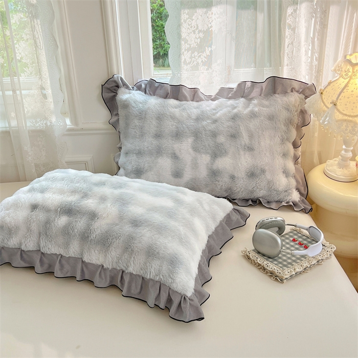 91家纺网 家纺一手货源 找家纺 梦舒羽 2025新款兔毛绒单人枕套牛奶绒枕芯套雪花绒宿舍枕头套-泡泡 兔毛绒泡泡花边款-梦幻浅灰