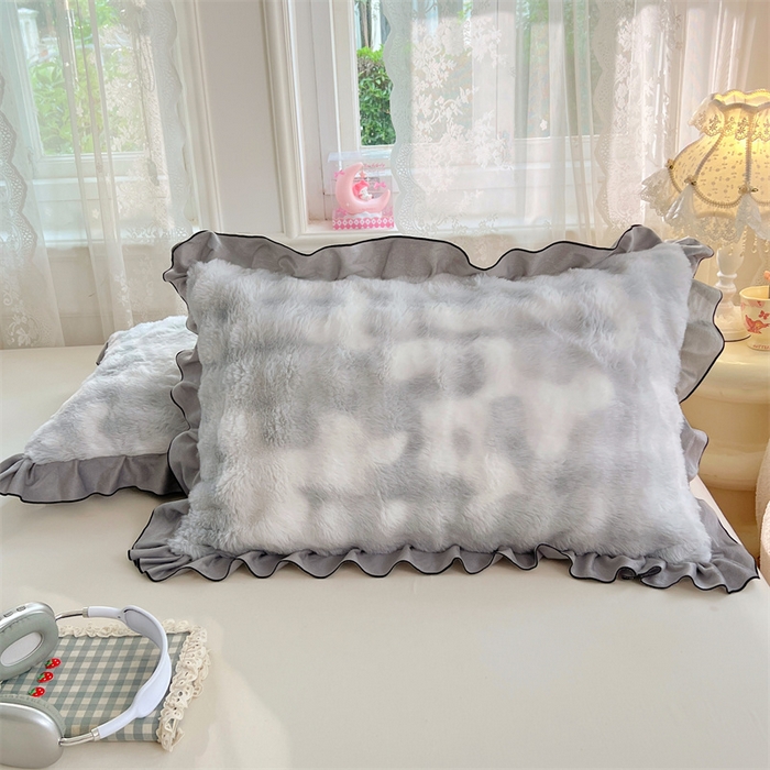 91家纺网 家纺一手货源 找家纺 梦舒羽 2025新款兔毛绒单人枕套牛奶绒枕芯套雪花绒宿舍枕头套-泡泡 兔毛绒泡泡花边款-梦幻浅灰