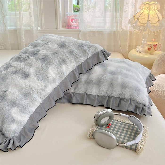 91家纺网 家纺一手货源 找家纺 梦舒羽 2025新款兔毛绒单人枕套牛奶绒枕芯套雪花绒宿舍枕头套-泡泡 兔毛绒泡泡花边款-梦幻浅灰