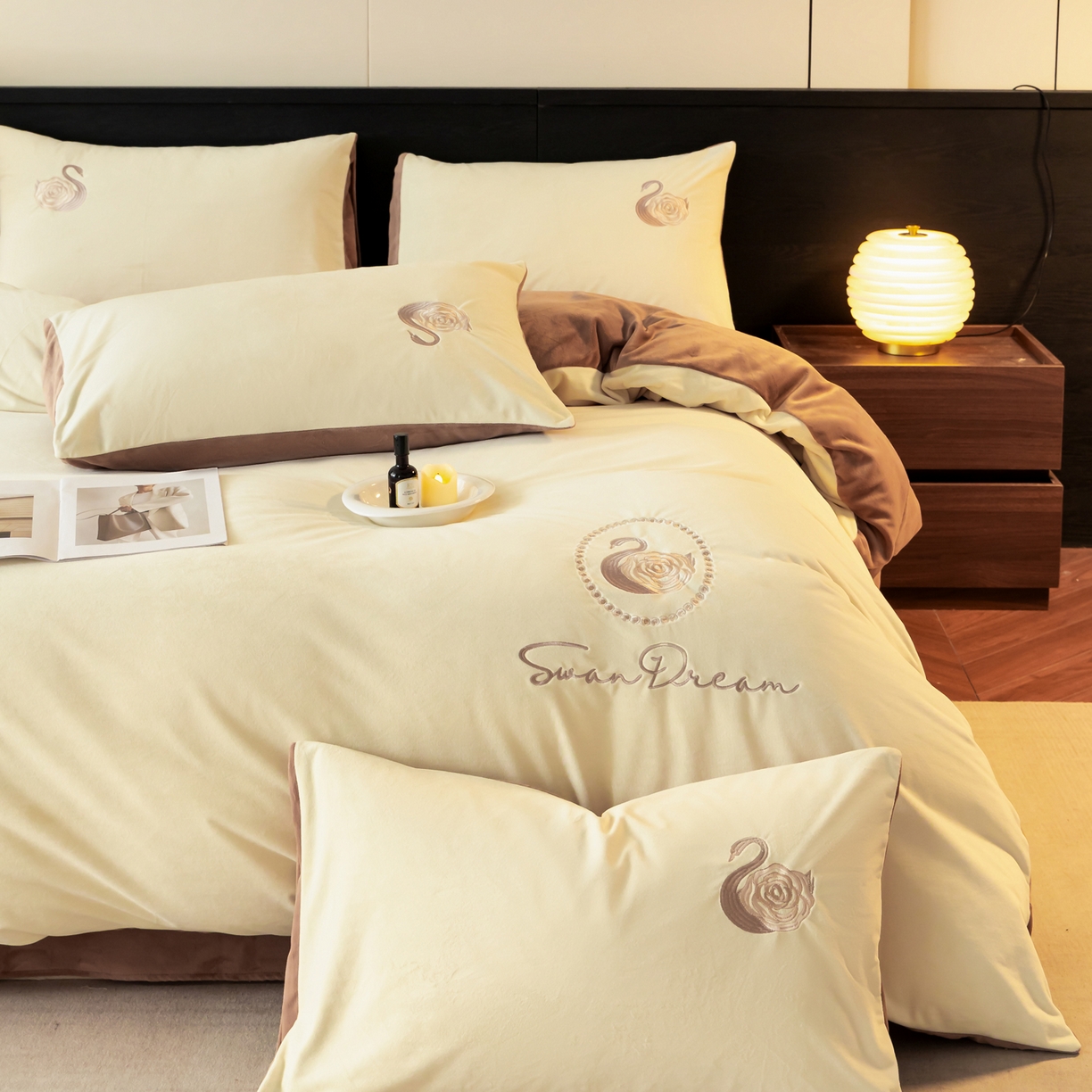 91家纺网 家纺一手货源 找家纺 如一 2025新款水晶绒双拼刺绣四件套-天鹅 天鹅-奶昔白