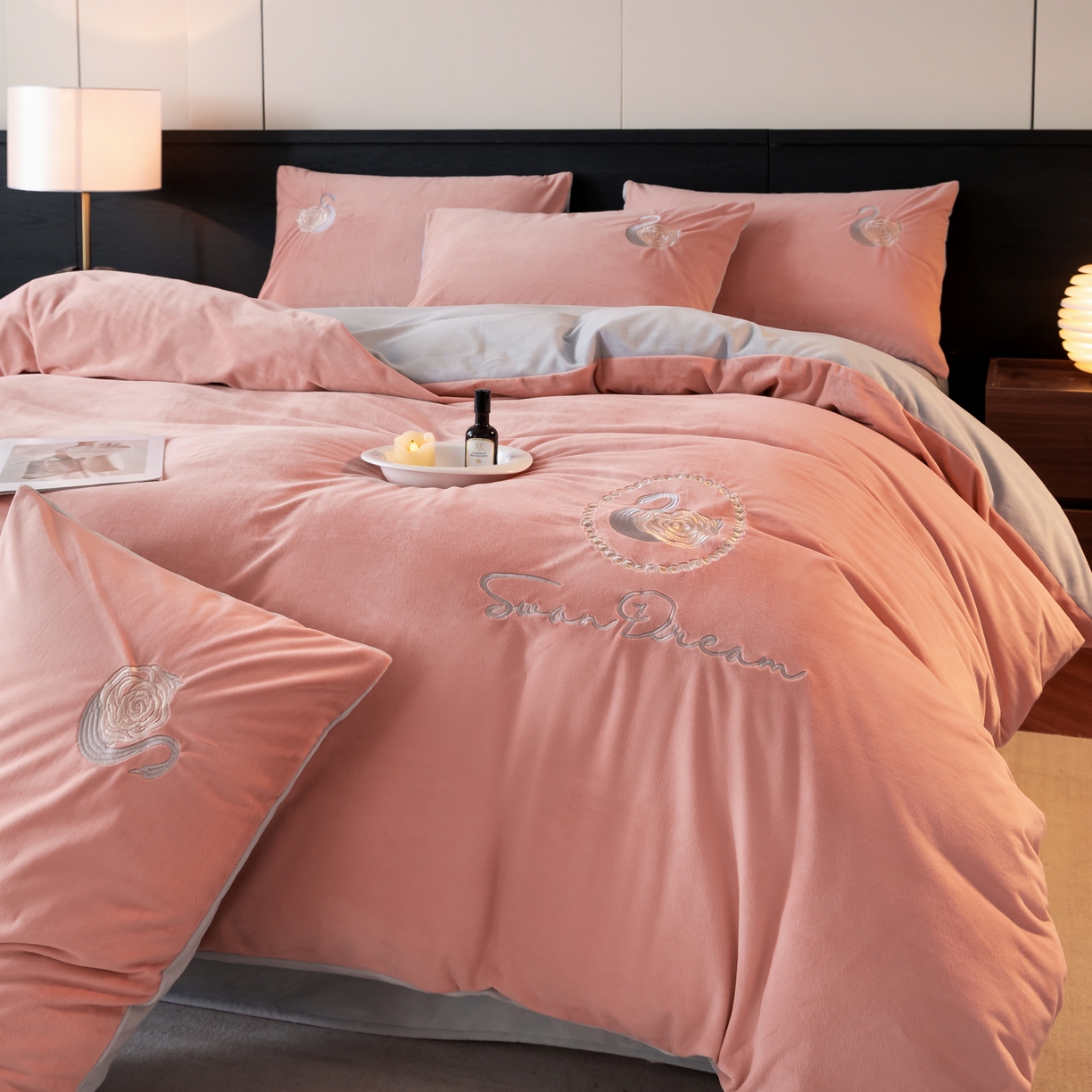 91家纺网 家纺一手货源 找家纺 如一 2025新款水晶绒双拼刺绣四件套-天鹅 天鹅-浅豆沙