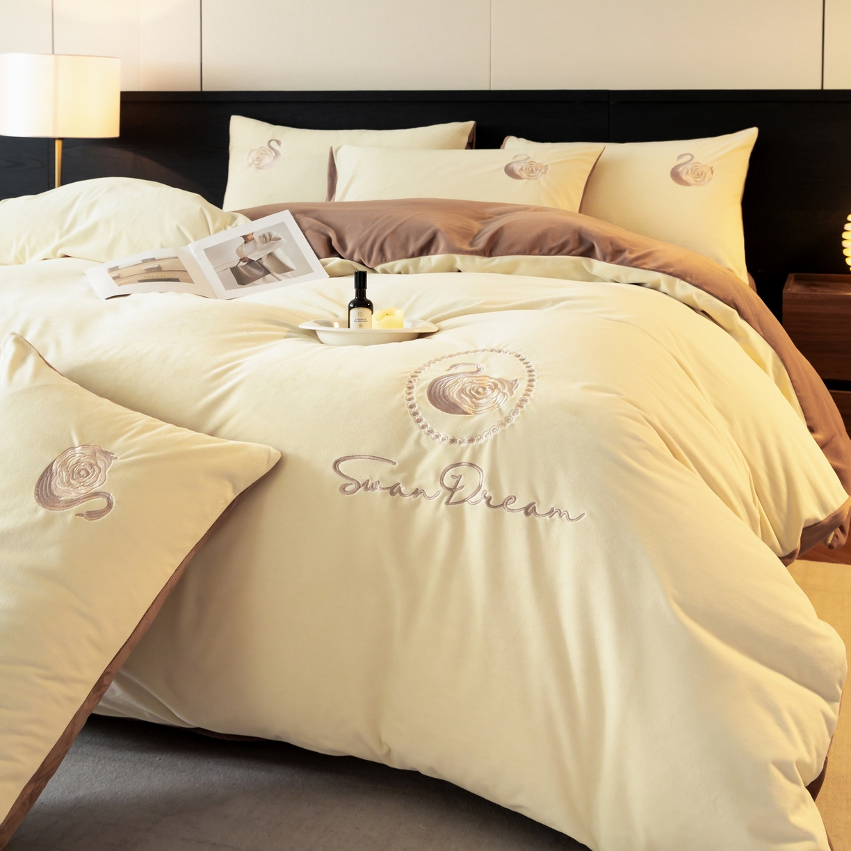 91家纺网 家纺一手货源 找家纺 如一 2025新款水晶绒双拼刺绣四件套-天鹅 天鹅-奶昔白