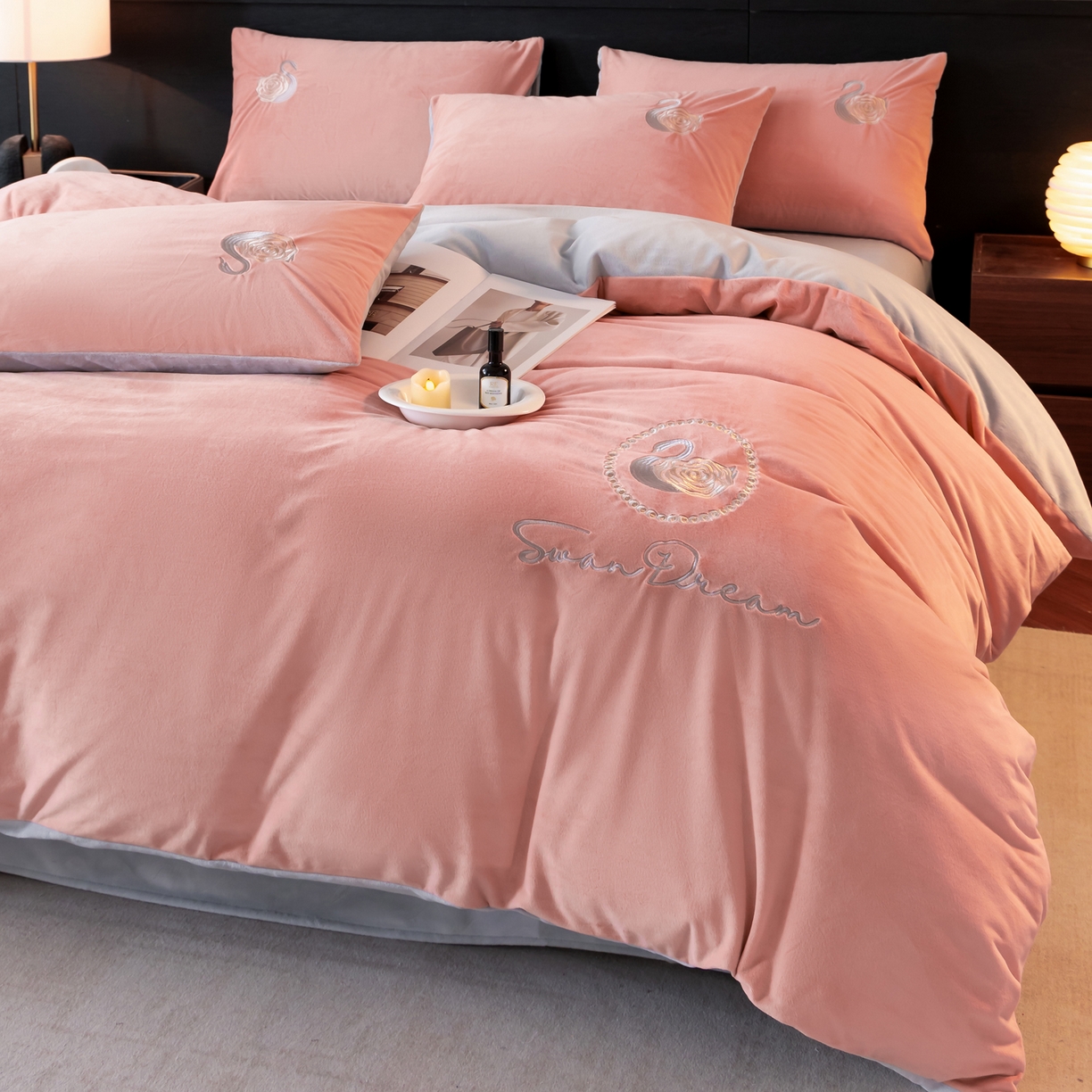 91家纺网 家纺一手货源 找家纺 如一 2025新款水晶绒双拼刺绣四件套-天鹅 天鹅-浅豆沙