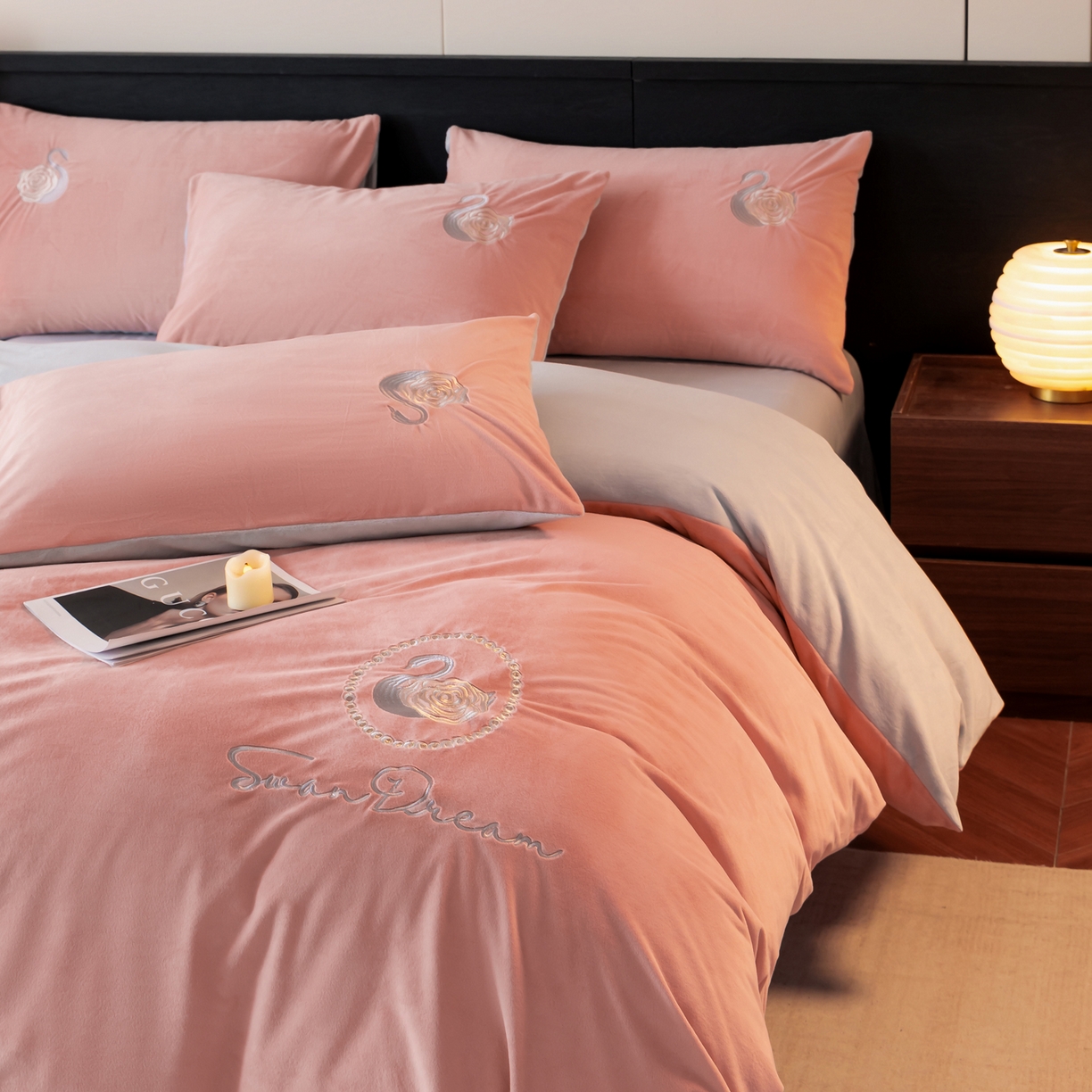 91家纺网 家纺一手货源 找家纺 如一 2025新款水晶绒双拼刺绣四件套-天鹅 天鹅-浅豆沙