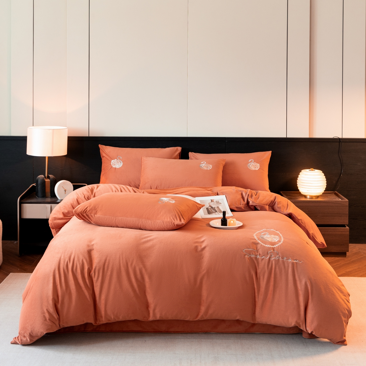 91家纺网 家纺一手货源 找家纺 如一 2025新款水晶绒双拼刺绣四件套-天鹅 天鹅-魅力橙