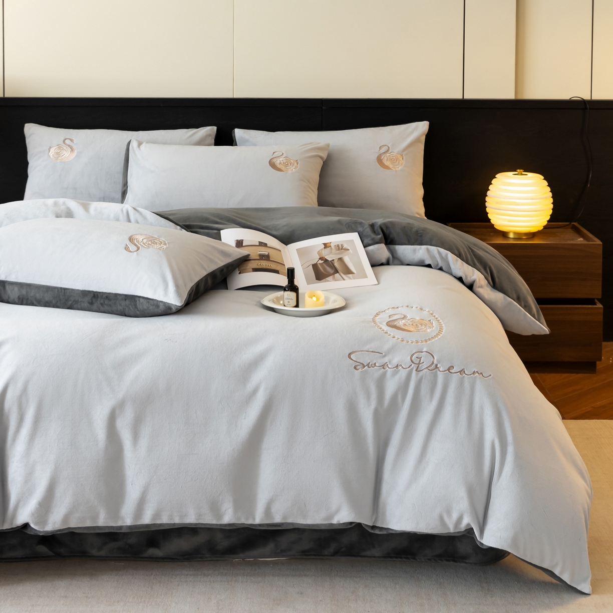 91家纺网 家纺一手货源 找家纺 如一 2025新款水晶绒双拼刺绣四件套-天鹅 天鹅-星辰银