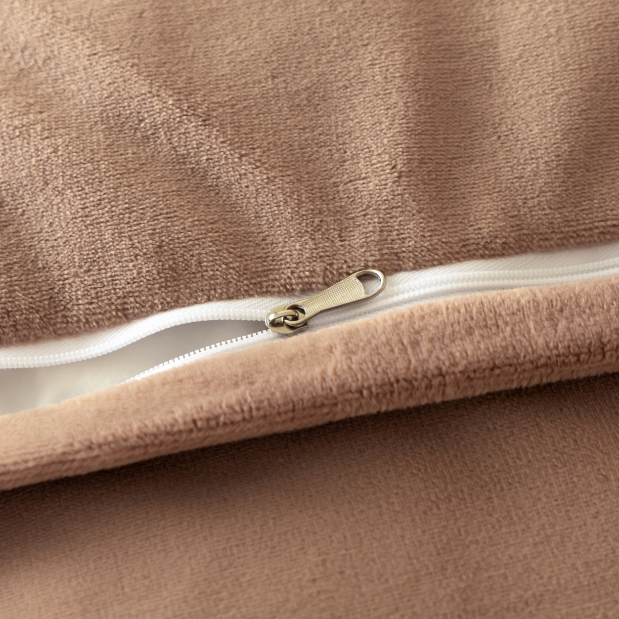 91家纺网 家纺一手货源 找家纺 如一 2025新款水晶绒双拼刺绣四件套-天鹅 天鹅-奶昔白