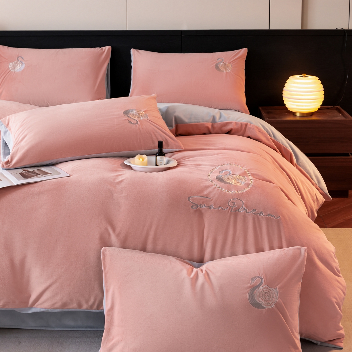 91家纺网 家纺一手货源 找家纺 如一 2025新款水晶绒双拼刺绣四件套-天鹅 天鹅-浅豆沙