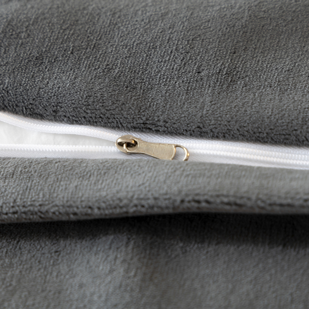 91家纺网 家纺一手货源 找家纺 如一 2025新款水晶绒双拼刺绣四件套-天鹅 天鹅-星辰银