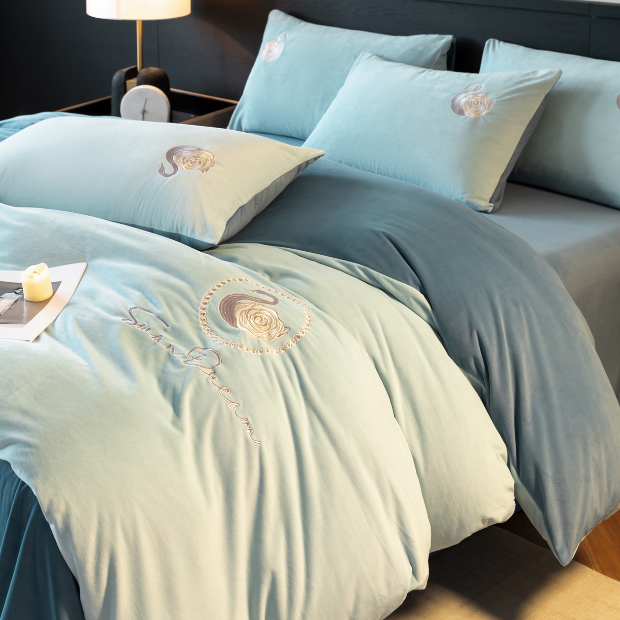 91家纺网 家纺一手货源 找家纺 如一 2025新款水晶绒双拼刺绣四件套-天鹅 天鹅-梵星兰