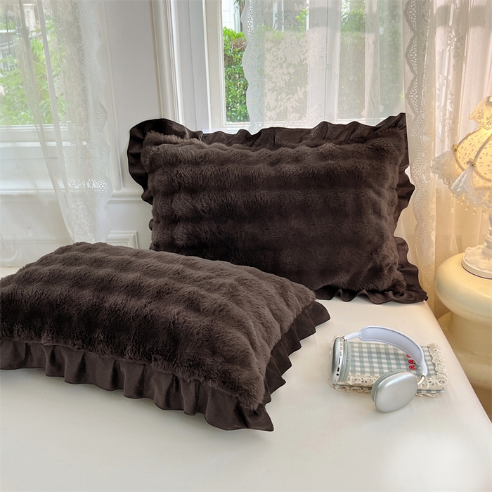 91家纺网 家纺一手货源 找家纺 梦舒羽 2025新款兔毛绒单人枕套牛奶绒枕芯套雪花绒宿舍枕头套-泡泡 兔毛绒泡泡花边款-咖啡色