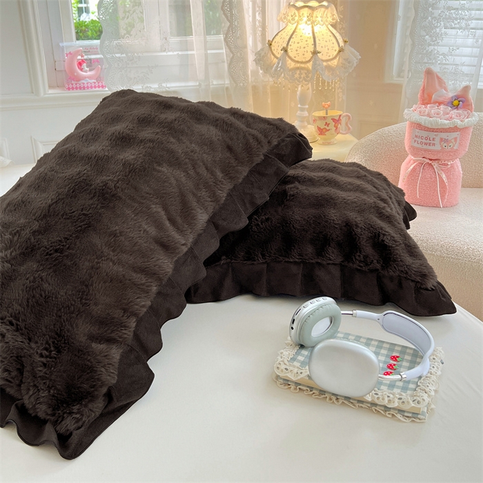 91家纺网 家纺一手货源 找家纺 梦舒羽 2025新款兔毛绒单人枕套牛奶绒枕芯套雪花绒宿舍枕头套-泡泡 兔毛绒泡泡花边款-咖啡色