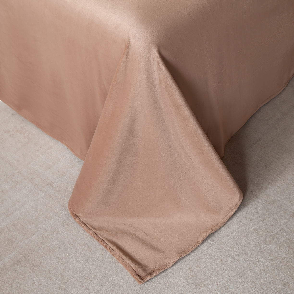 91家纺网 家纺一手货源 找家纺 如一 2025新款水晶绒双拼刺绣四件套-天鹅 天鹅-高级灰