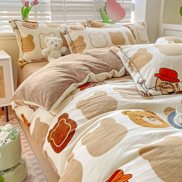 91家纺网 家纺一手货源 找家纺 丽涵家纺 2025秋冬新品230克全工艺消光牛奶绒印花四件套 淘气熊