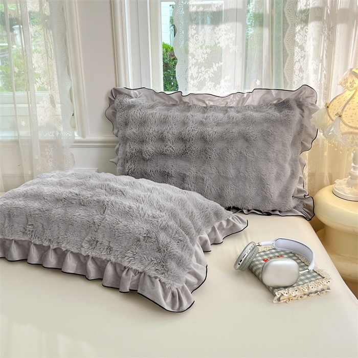 91家纺网 家纺一手货源 找家纺 梦舒羽 2025新款兔毛绒单人枕套牛奶绒枕芯套雪花绒宿舍枕头套-泡泡 兔毛绒泡泡花边款-烟雨灰