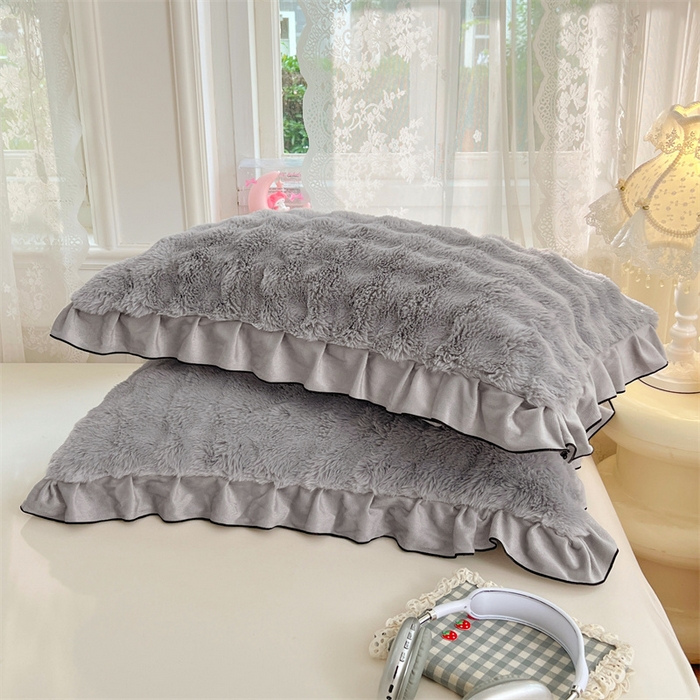 91家纺网 家纺一手货源 找家纺 梦舒羽 2025新款兔毛绒单人枕套牛奶绒枕芯套雪花绒宿舍枕头套-泡泡 兔毛绒泡泡花边款-烟雨灰