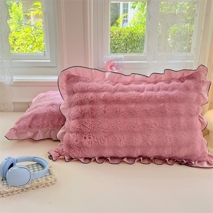 91家纺网 家纺一手货源 找家纺 梦舒羽 2025新款兔毛绒单人枕套牛奶绒枕芯套雪花绒宿舍枕头套-泡泡 兔毛绒泡泡花边款-云梦粉