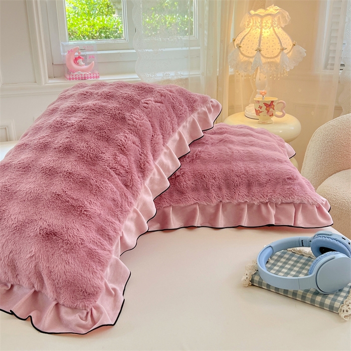 91家纺网 家纺一手货源 找家纺 梦舒羽 2025新款兔毛绒单人枕套牛奶绒枕芯套雪花绒宿舍枕头套-泡泡 兔毛绒泡泡花边款-云梦粉