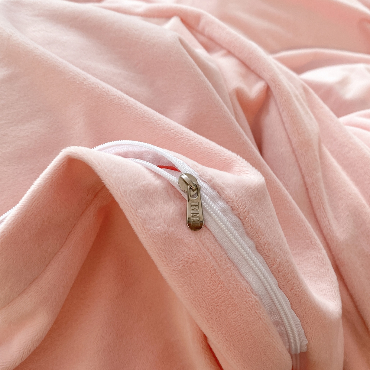 91家纺网 家纺一手货源 找家纺 如一 2025新款水晶绒双拼刺绣四件套-郁金香系列 郁金香-蜜桃粉