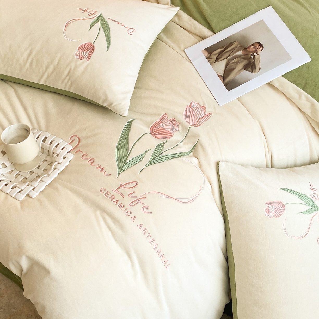 91家纺网 家纺一手货源 找家纺 如一 2025新款水晶绒双拼刺绣四件套-郁金香系列 郁金香-奶白绿