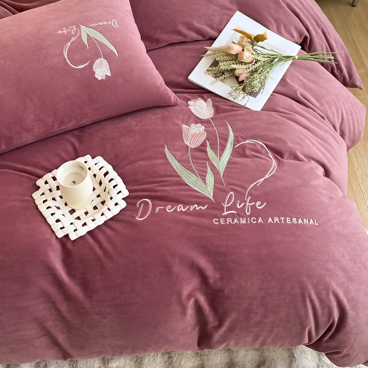 91家纺网 家纺一手货源 找家纺 如一 2025新款水晶绒双拼刺绣四件套-郁金香系列 郁金香-胭脂粉