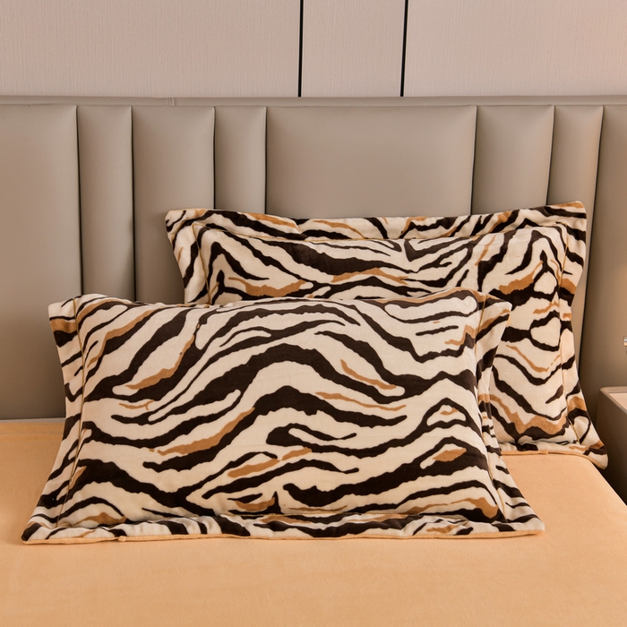 91家纺网 家纺一手货源 找家纺 丽涵家纺 2025秋冬新品230克全工艺消光牛奶绒印花四件套 凡尔赛