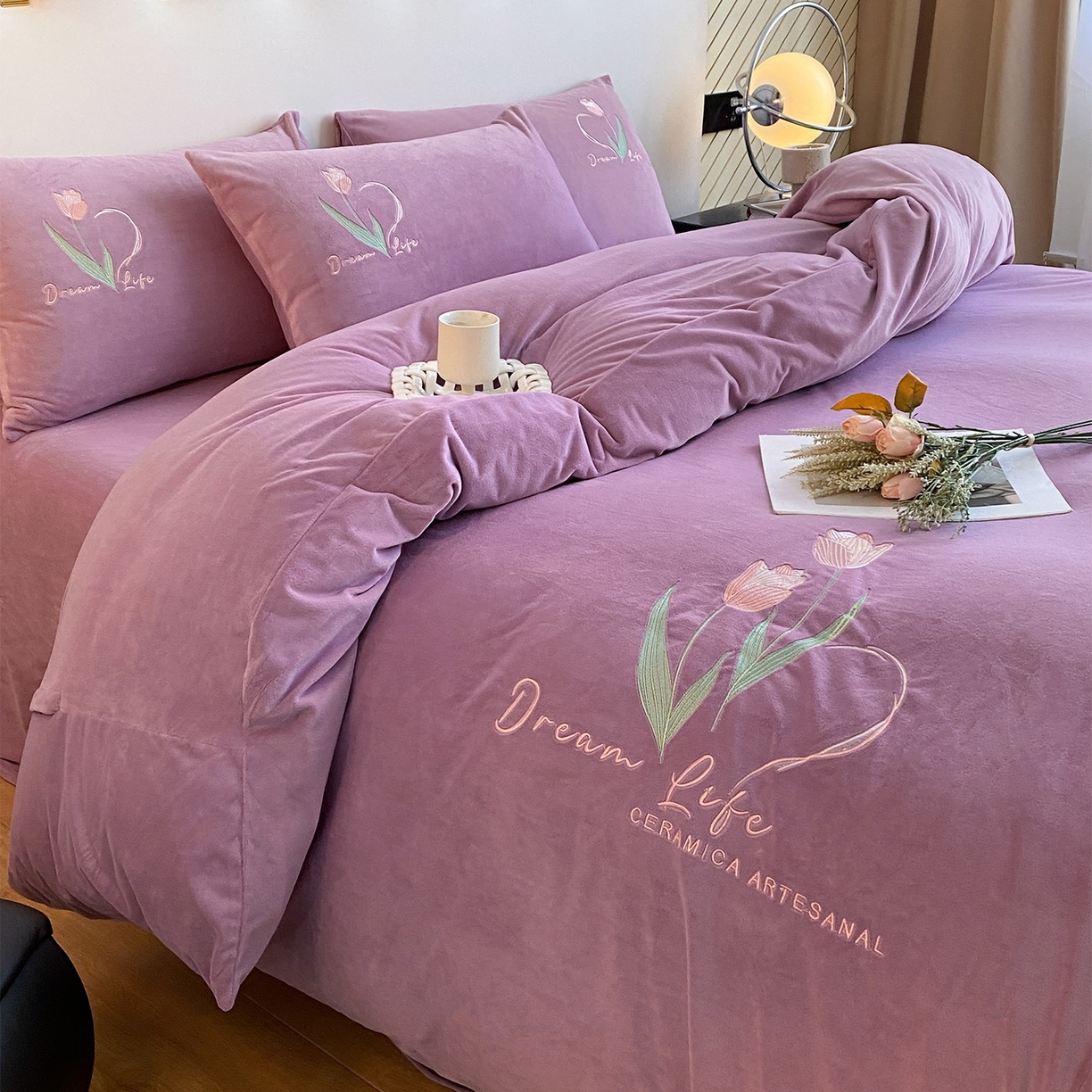 91家纺网 家纺一手货源 找家纺 如一 2025新款水晶绒双拼刺绣四件套-郁金香系列 郁金香-安娜紫