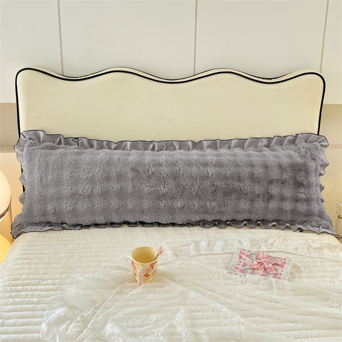 91家纺网 家纺一手货源 找家纺 梦舒羽 2025新款兔毛绒花边双人枕套牛奶绒加长情侣枕芯套雪花绒枕头套-泡泡 兔毛绒泡泡花边款-烟雨灰