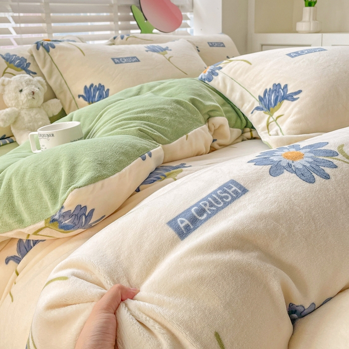 91家纺网 家纺一手货源 找家纺 丽涵家纺 2025秋冬新品230克全工艺消光牛奶绒印花四件套 花意