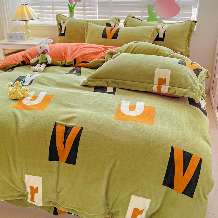 91家纺网 家纺一手货源 找家纺 丽涵家纺 2025秋冬新品230克全工艺消光牛奶绒印花四件套 卡罗