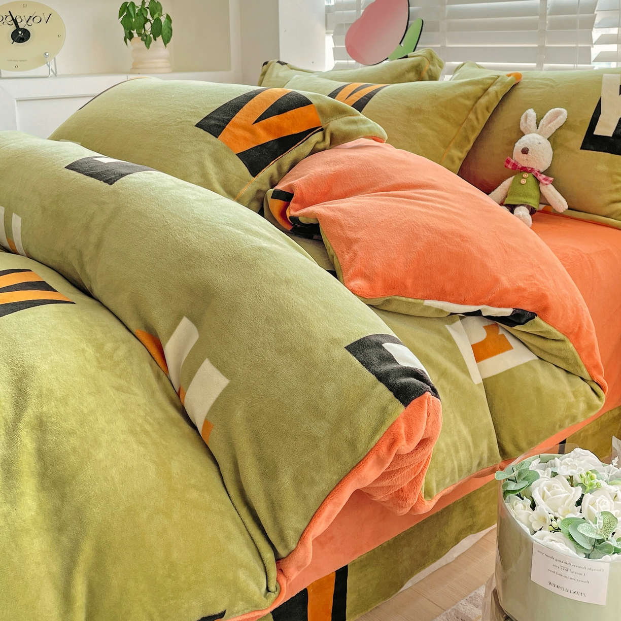 91家纺网 家纺一手货源 找家纺 丽涵家纺 2025秋冬新品230克全工艺消光牛奶绒印花四件套 卡罗