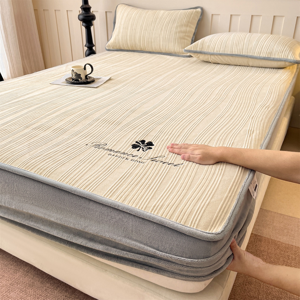 91家纺网 家纺一手货源 找家纺 （总）笙意家纺 2025新款A类加厚牛奶绒烂花复合床笠