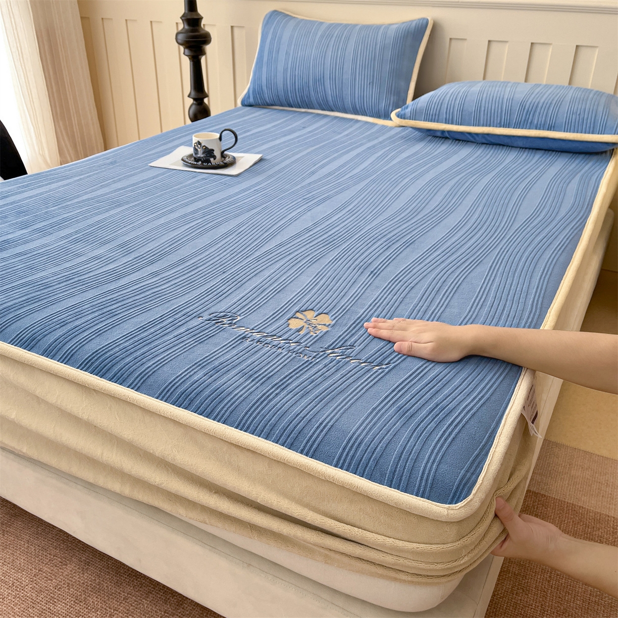 笙意家纺 2025新款A类加厚牛奶绒烂花复合床笠 花韵-宾利蓝