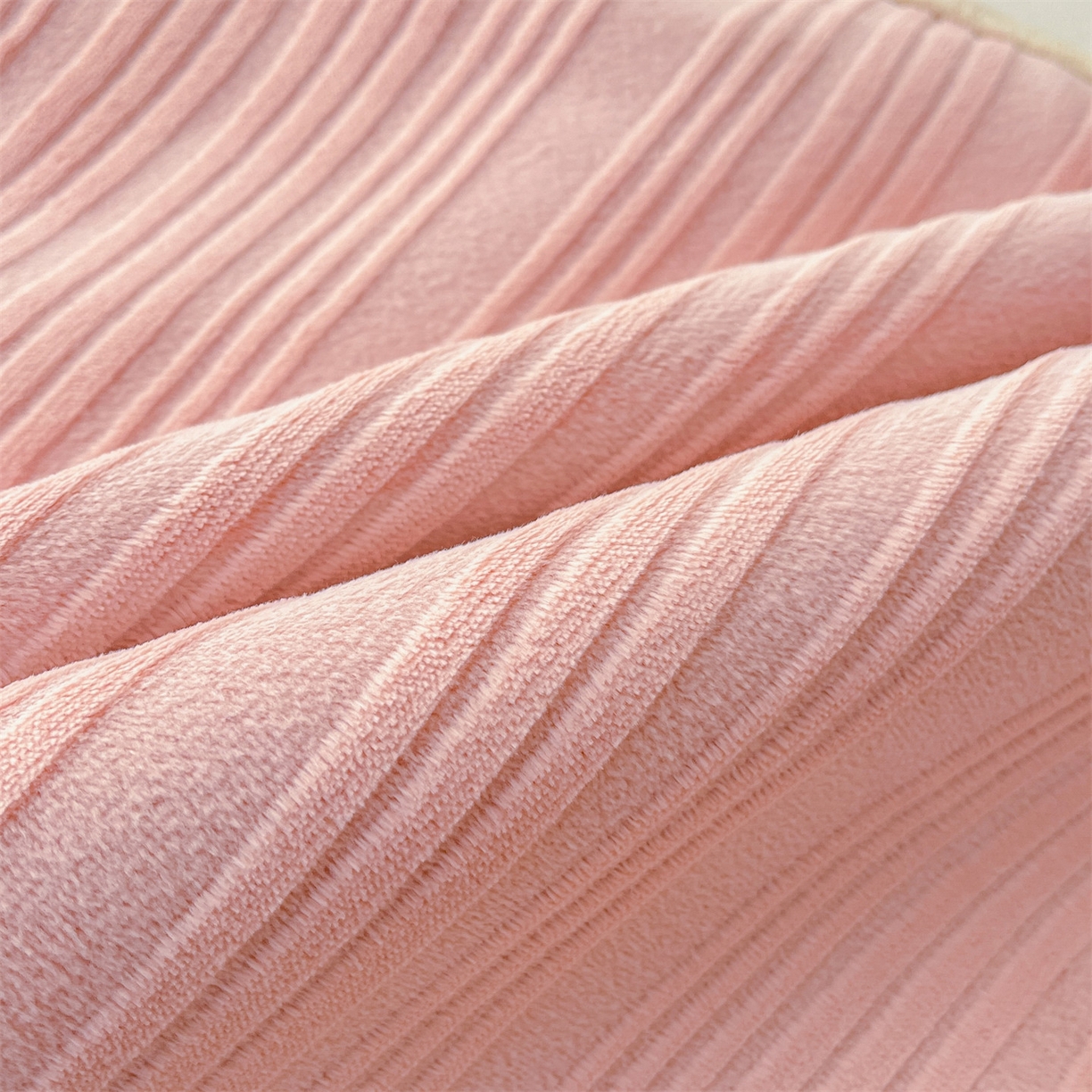 91家纺网 家纺一手货源 找家纺 笙意家纺 2025新款A类加厚牛奶绒烂花复合床笠 花韵-可可粉