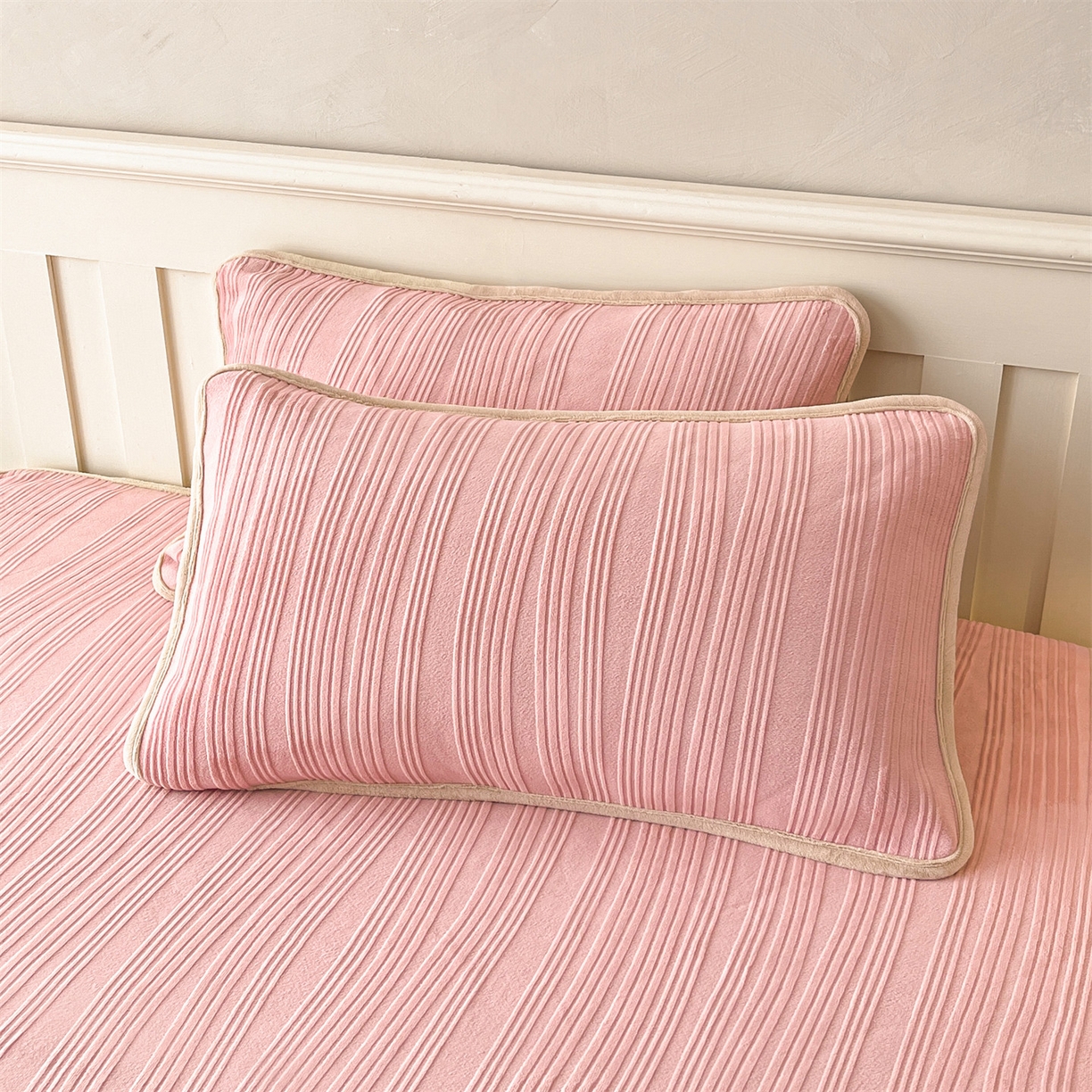 91家纺网 家纺一手货源 找家纺 笙意家纺 2025新款A类加厚牛奶绒烂花复合床笠 花韵-可可粉