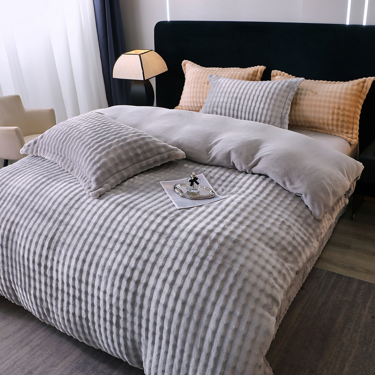 91家纺网 家纺一手货源 找家纺 坦客毯业 2025新款泡泡绒仿兔毛绒四件套牛奶绒4件套8斤重加厚高密保暖 绅士灰