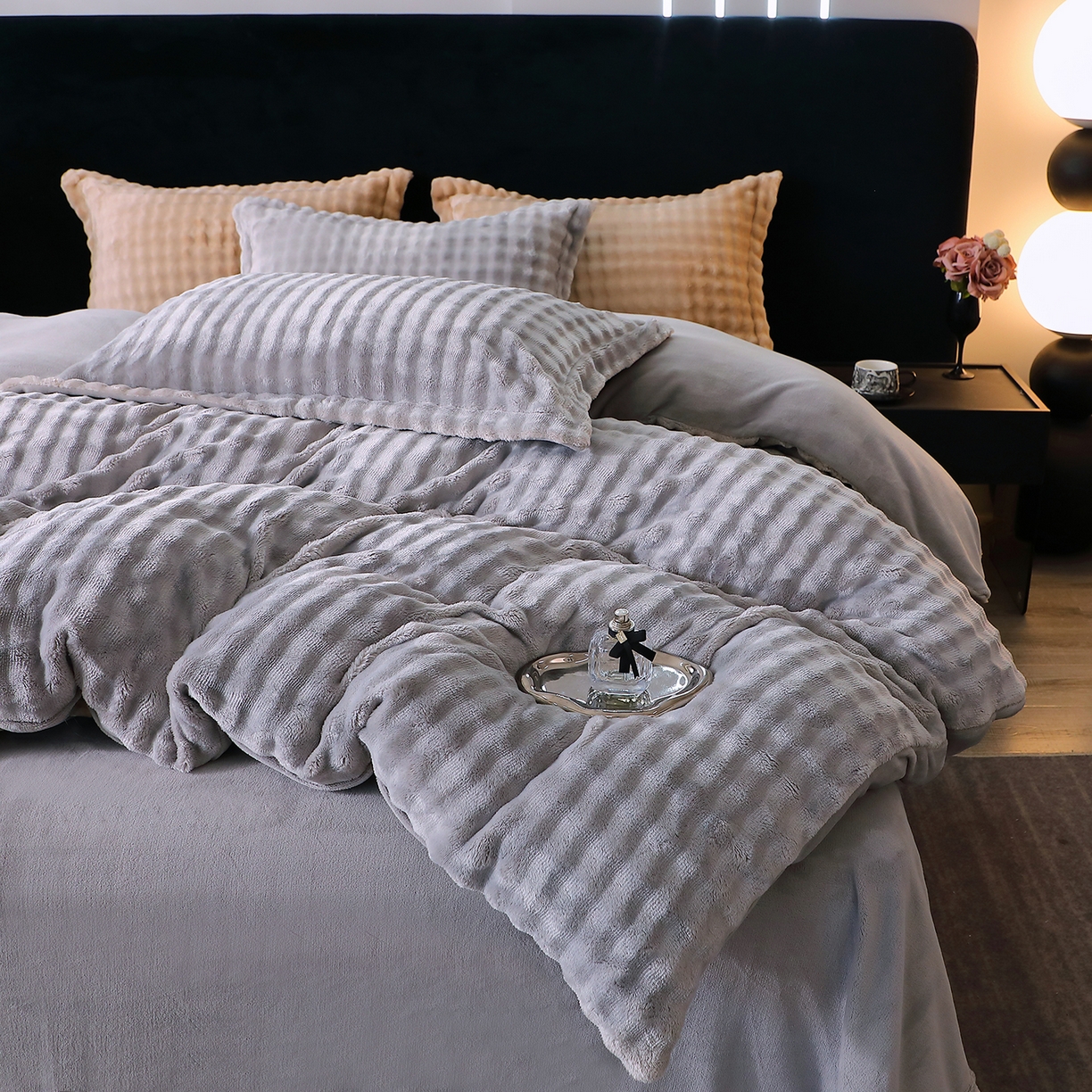 91家纺网 家纺一手货源 找家纺 坦客毯业 2025新款泡泡绒仿兔毛绒四件套牛奶绒4件套8斤重加厚高密保暖 绅士灰