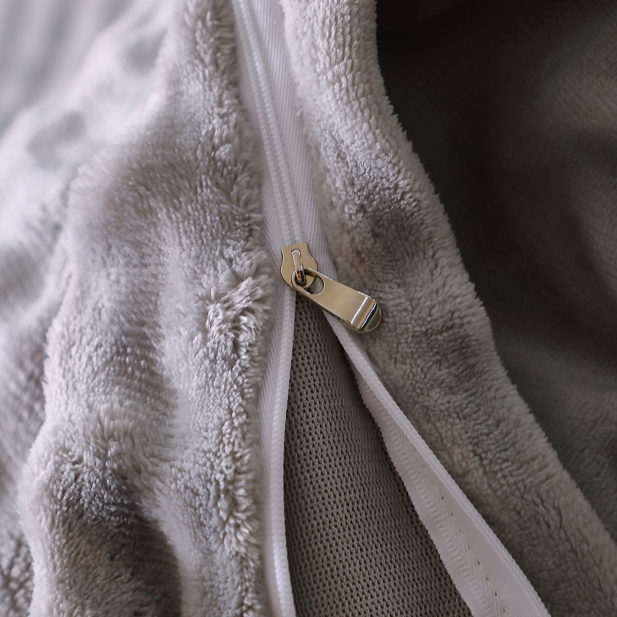 91家纺网 家纺一手货源 找家纺 坦客毯业 2025新款泡泡绒仿兔毛绒四件套牛奶绒4件套8斤重加厚高密保暖 绅士灰