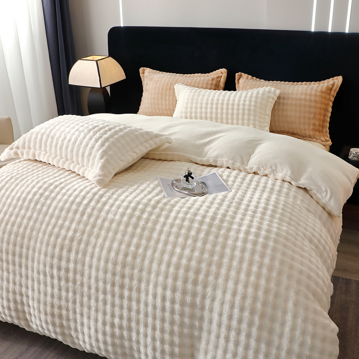 91家纺网 家纺一手货源 找家纺 坦客毯业 2025新款泡泡绒仿兔毛绒四件套牛奶绒4件套8斤重加厚高密保暖 珍珠白