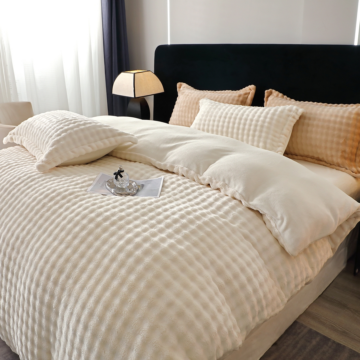 91家纺网 家纺一手货源 找家纺 坦客毯业 2025新款泡泡绒仿兔毛绒四件套牛奶绒4件套8斤重加厚高密保暖 珍珠白