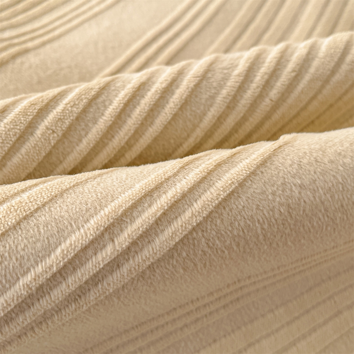 91家纺网 家纺一手货源 找家纺 笙意家纺 2025新款A类加厚牛奶绒烂花复合床笠 花韵-奶茶