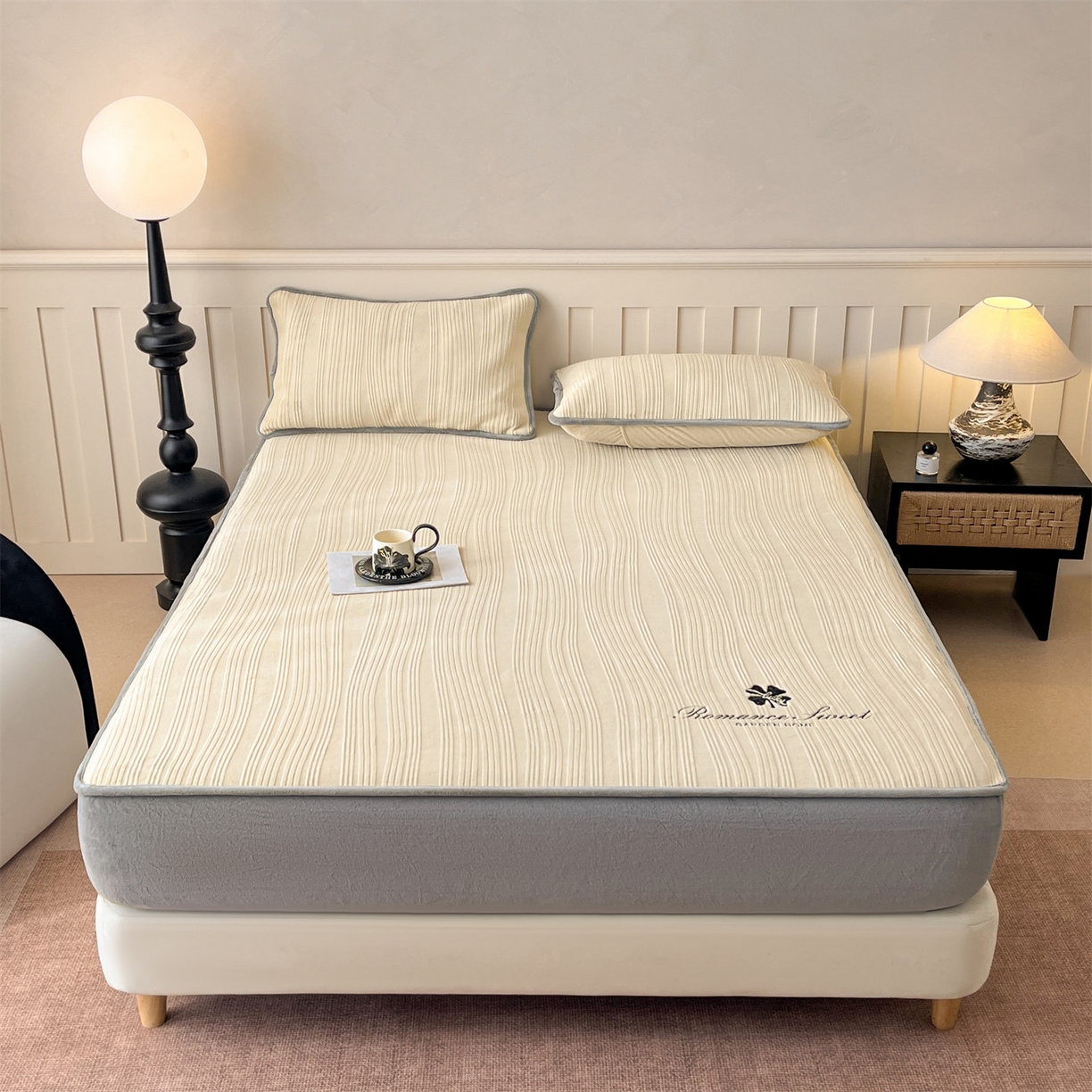 91家纺网 家纺一手货源 找家纺 笙意家纺 2025新款A类加厚牛奶绒烂花复合床笠 花韵-奶茶