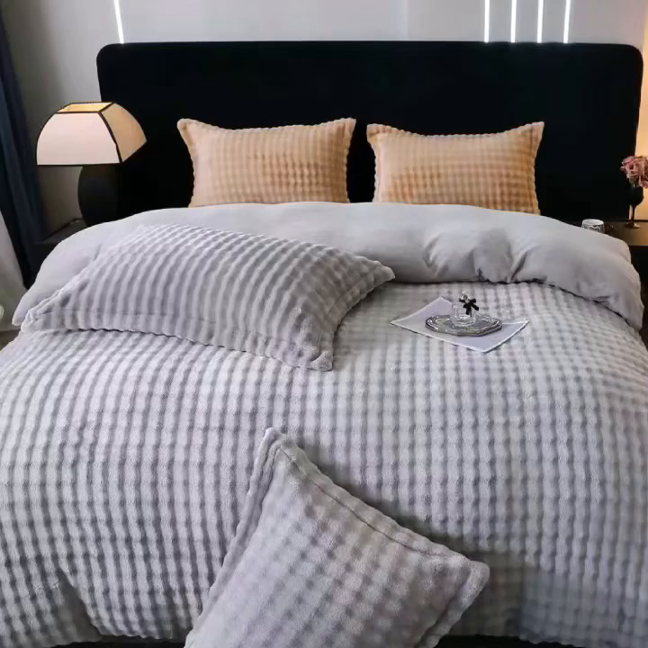 91家纺网 家纺一手货源 找家纺 （总）肖恩毯业 2025新款泡泡绒仿兔毛绒四件套牛奶绒4件套8斤重加厚高密保暖