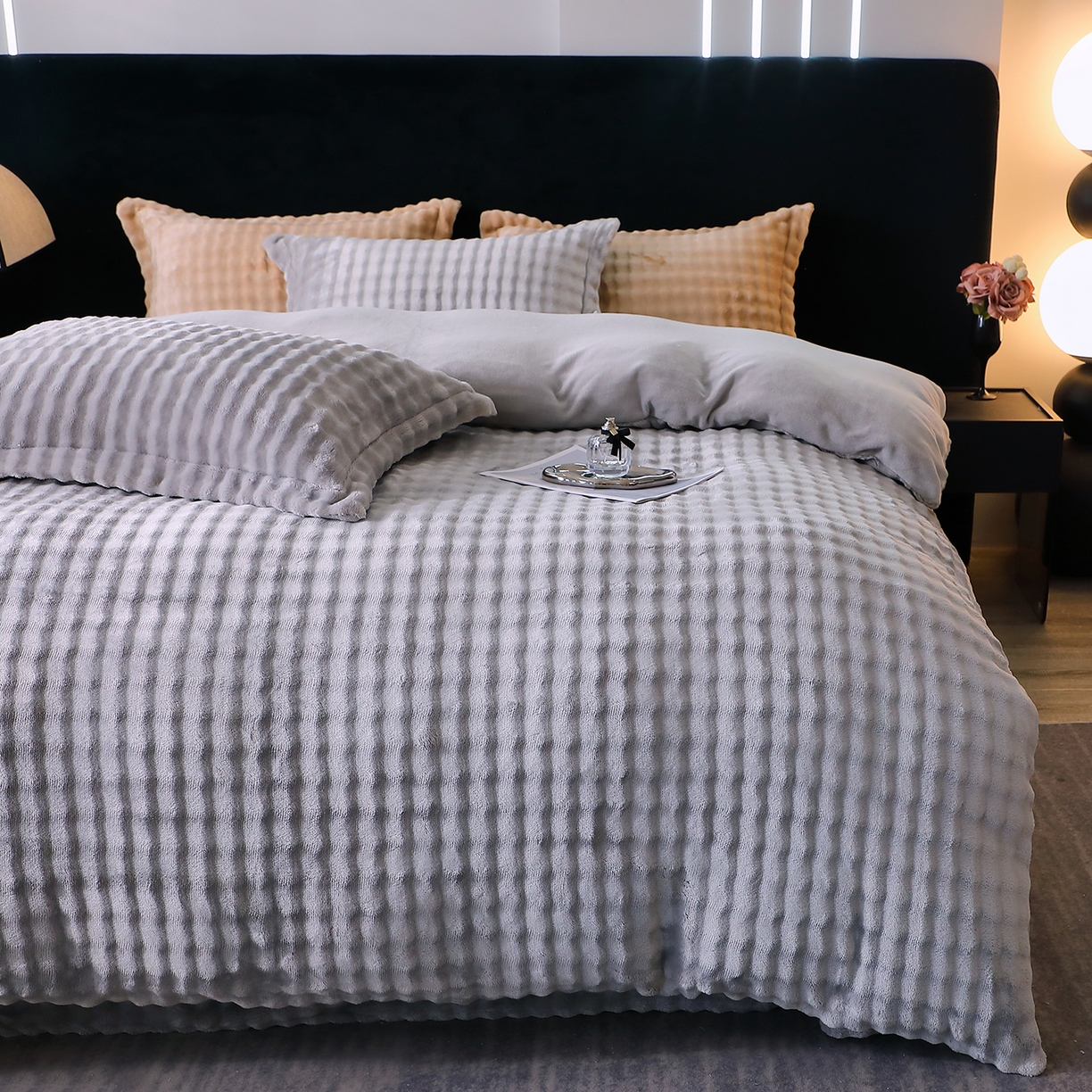 91家纺网 家纺一手货源 找家纺 （总）肖恩毯业 2025新款泡泡绒仿兔毛绒四件套牛奶绒4件套8斤重加厚高密保暖