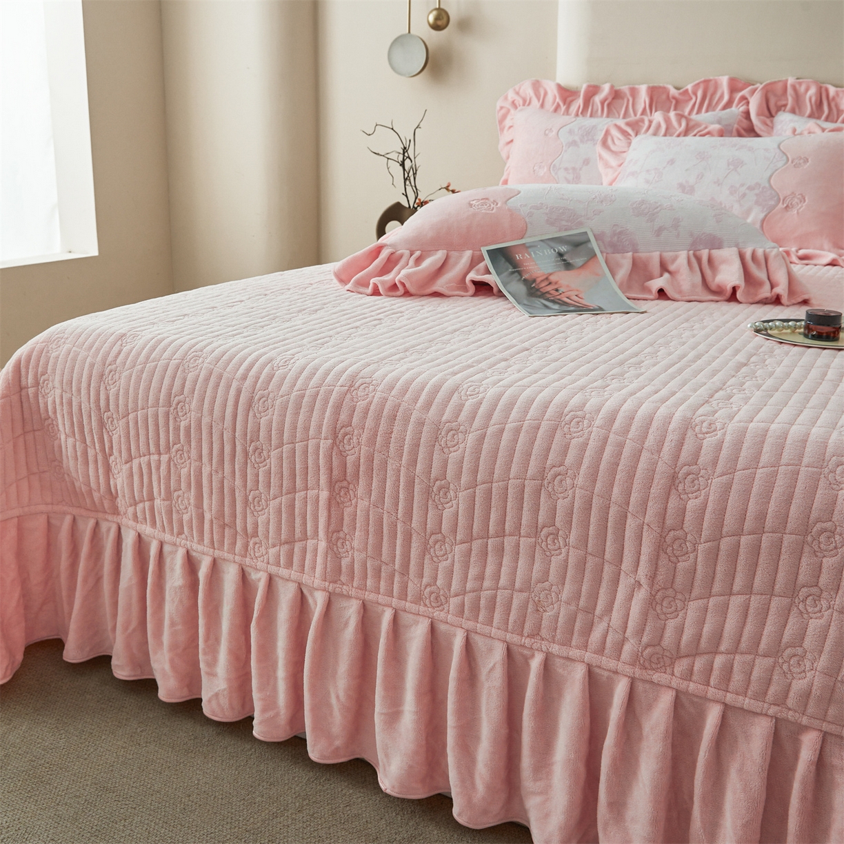 91家纺网 家纺一手货源 找家纺 （总）宜凡家纺 2025新款牛奶绒雕花刺绣床盖四件套