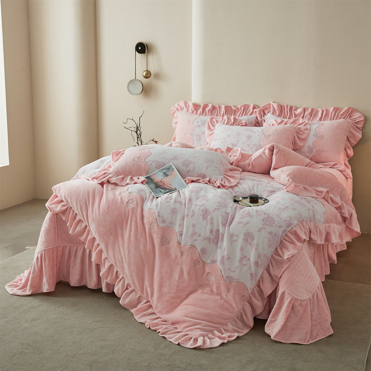 91家纺网 家纺一手货源 找家纺 （总）宜凡家纺 2025新款牛奶绒雕花刺绣床盖四件套