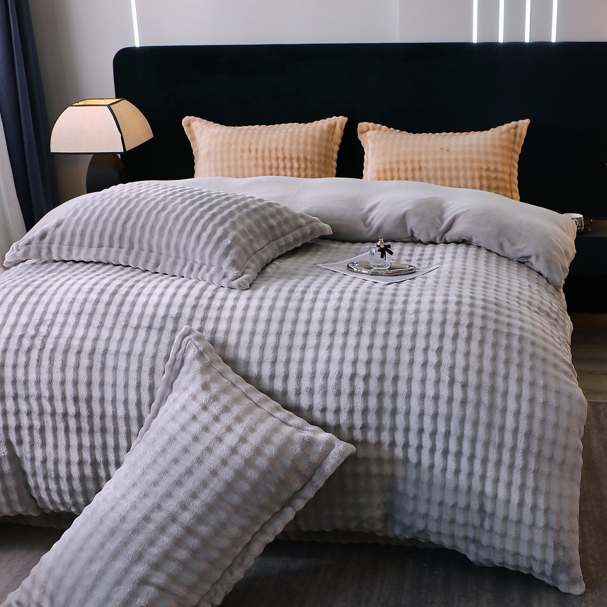 91家纺网 家纺一手货源 找家纺 肖恩毯业 2025新款泡泡绒仿兔毛绒四件套牛奶绒4件套8斤重加厚高密保暖 绅士灰